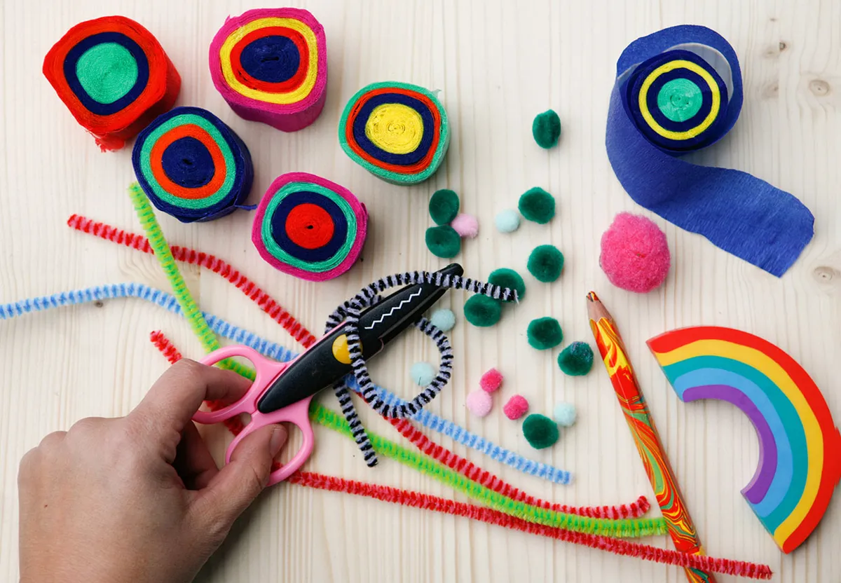 Pipe cleaner crafts