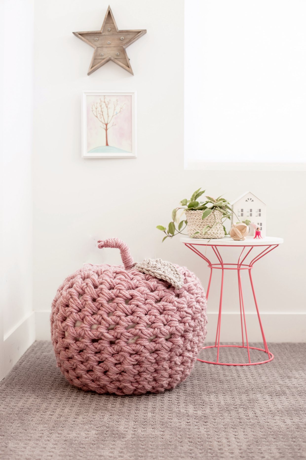 Crochet apple pouffe pattern