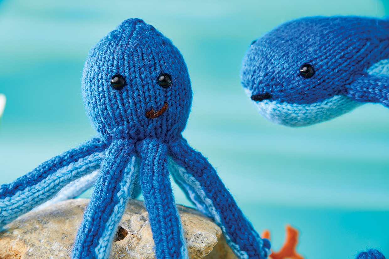 Knitted octopus main