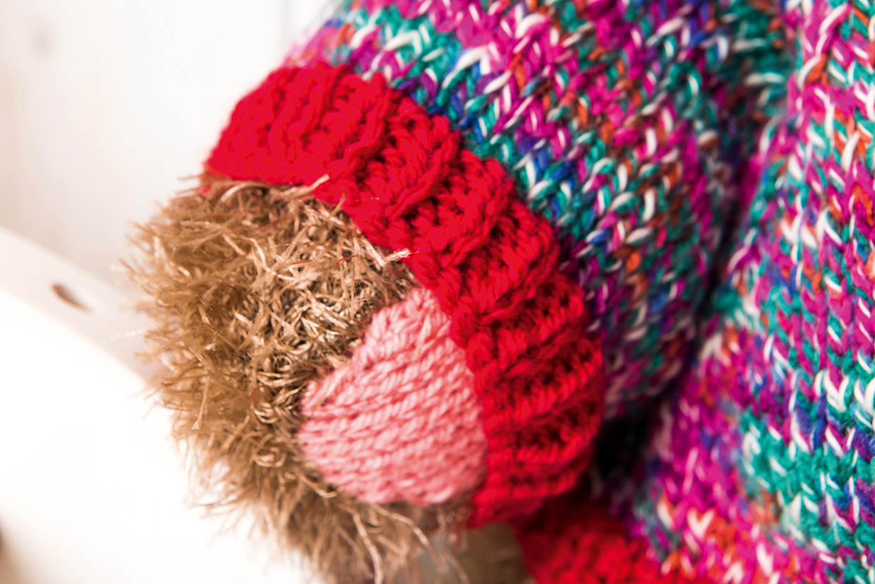 Teddy bear knitting pattern paw close up