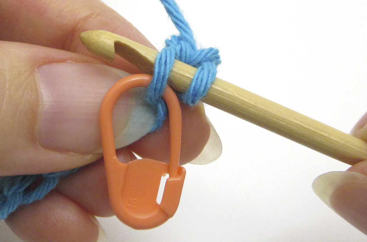 Alternative chain stitch crochet technique – working into the bump – step 3