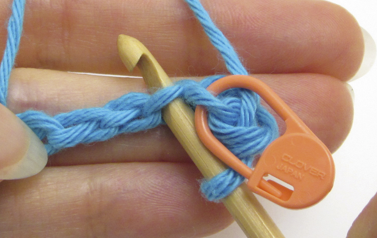 Alternative chain stitch crochet technique - working into the bump - step 7