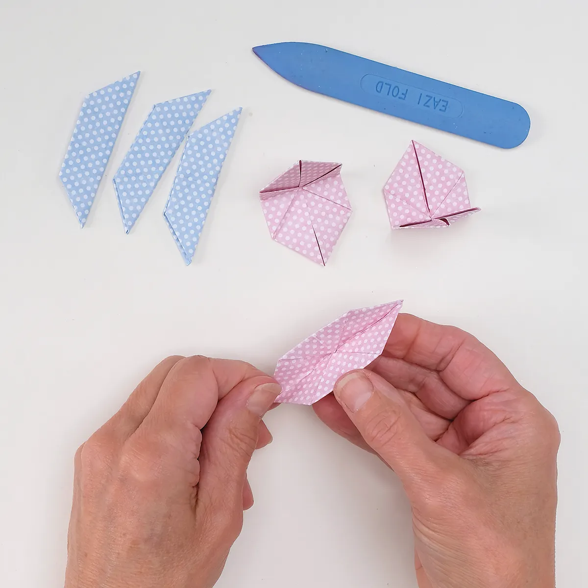 How to make an origami wreath - step 3