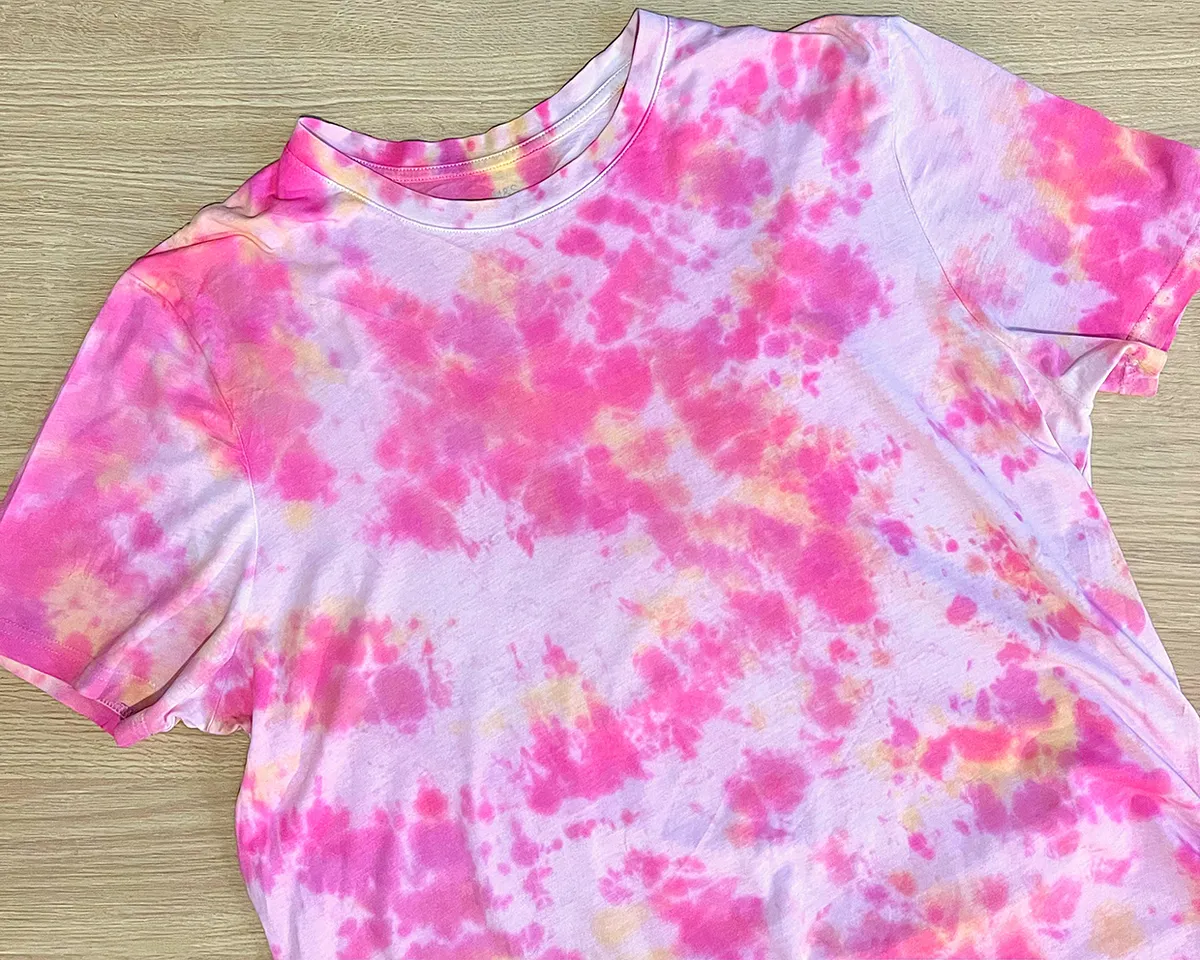 how to crumple tie dye finished flat lay