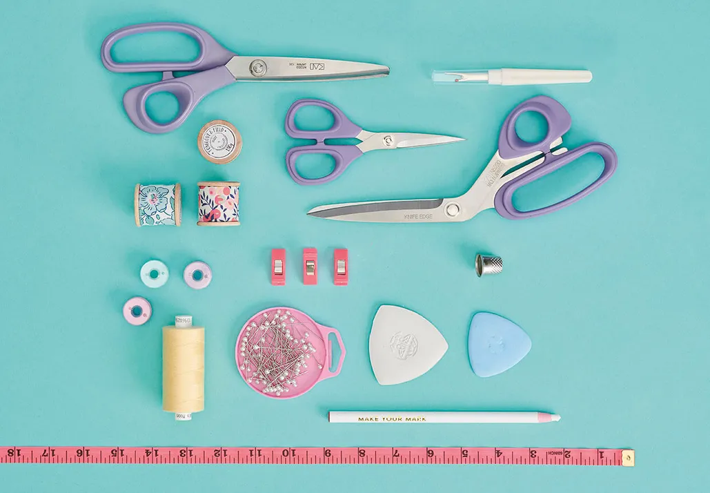 Thread Snips, Scissors / Cutters, Haberdashery (Sewing items, thread,  pins, chalk)