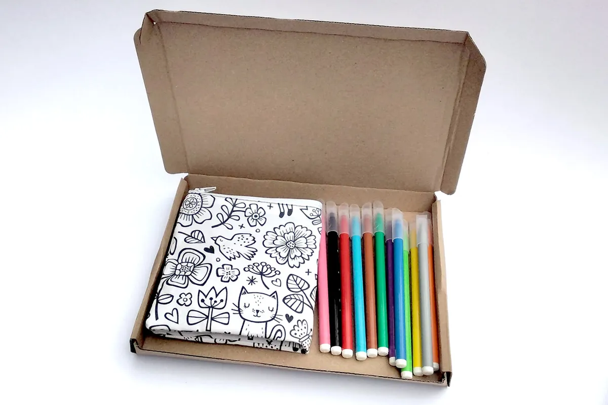 Colouring-in pencil case kit