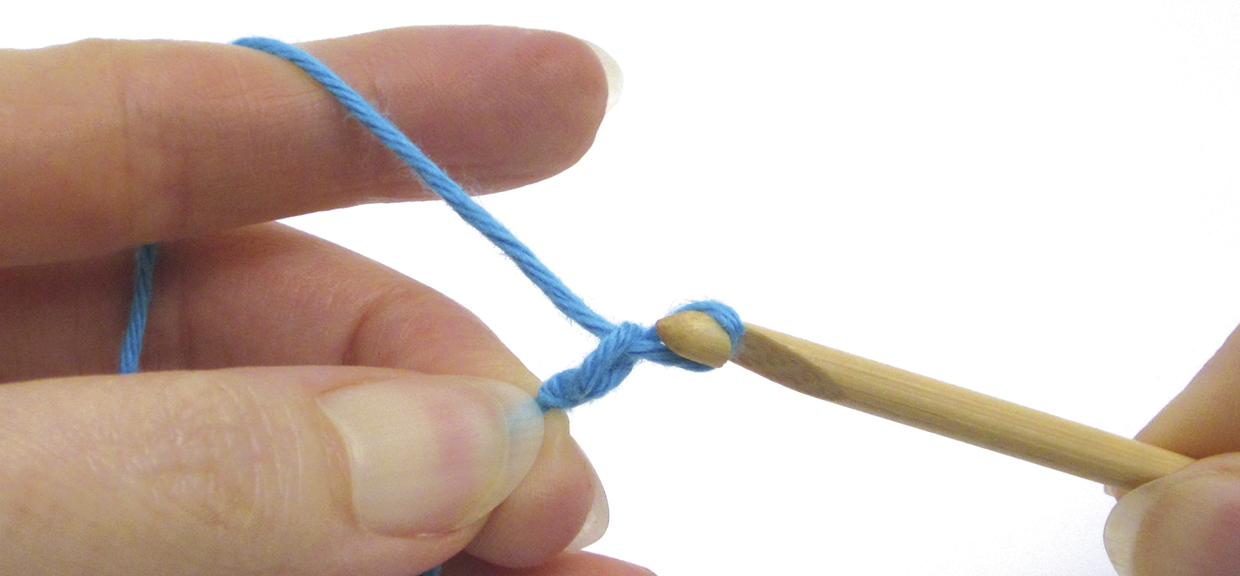 How to start a crochet chain – step 02b