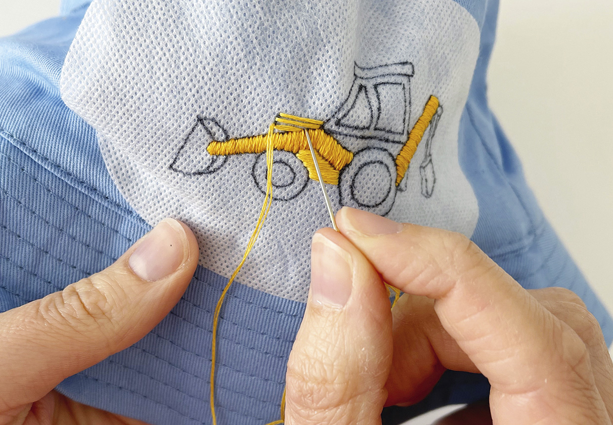 how to embroider a hat – satin stitch the diggers arms