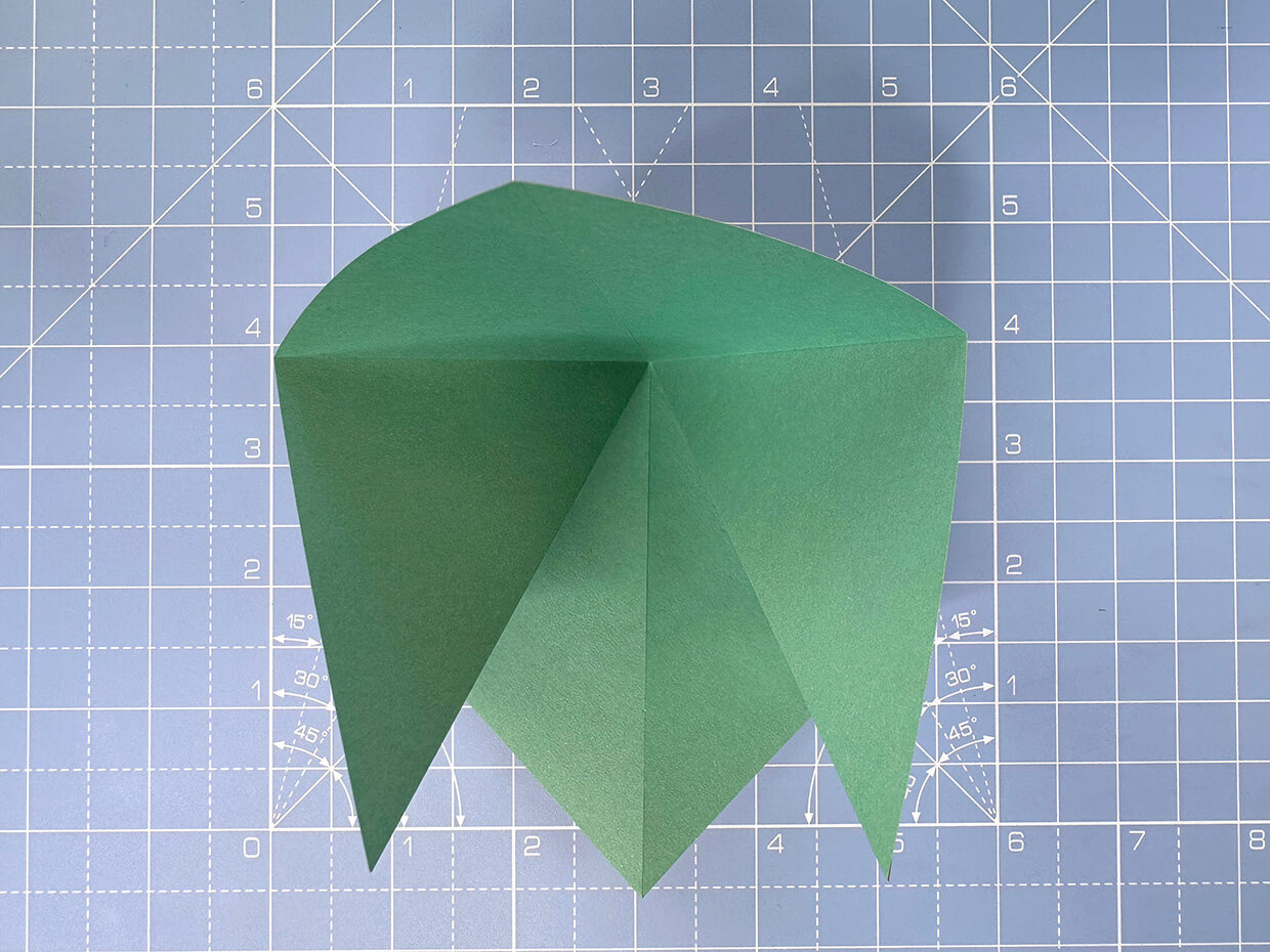 How to make an origami pumpkin – step 4a