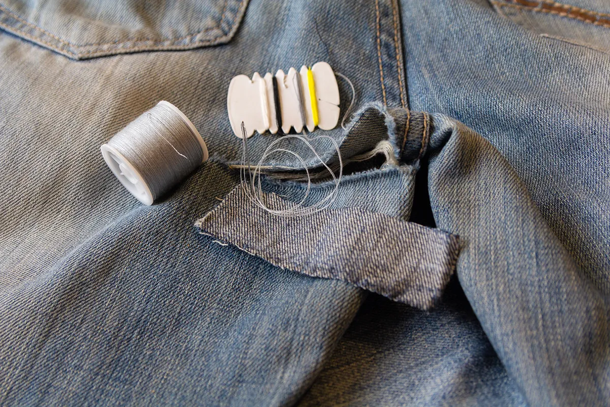 How to mend clothes