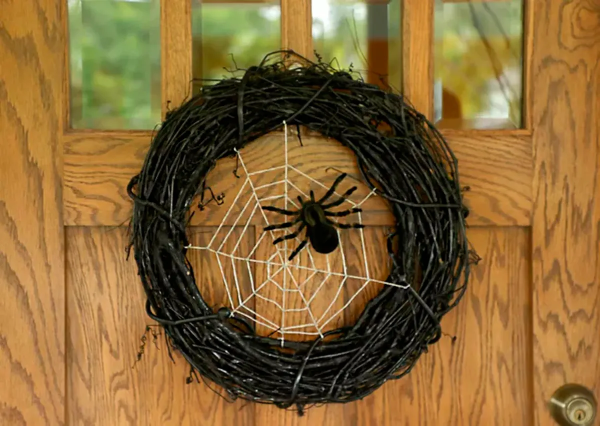 DIY spider web wreath