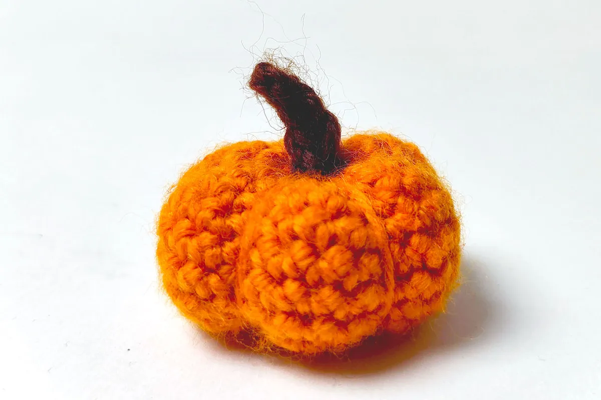 free-crochet-pumpkin-pattern_single