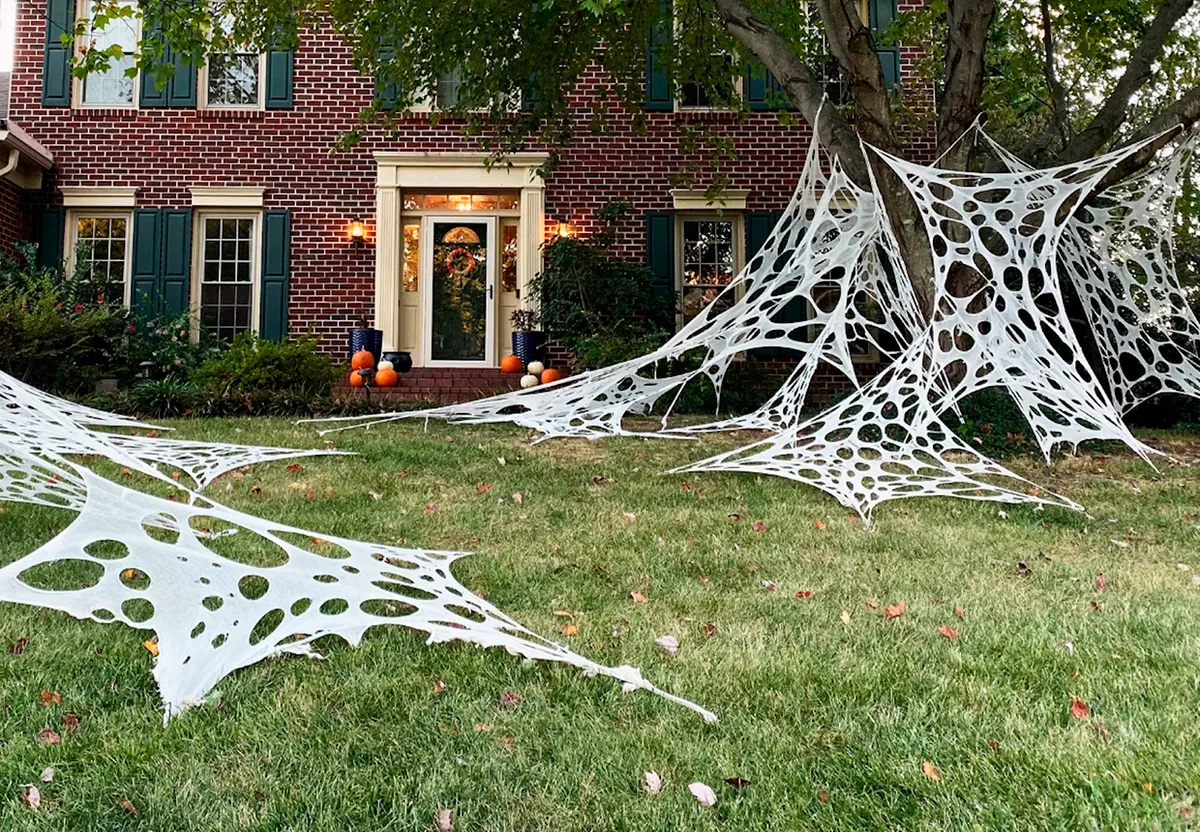 https://southluminastyle.com/holiday/giant-halloween-spider-webs/