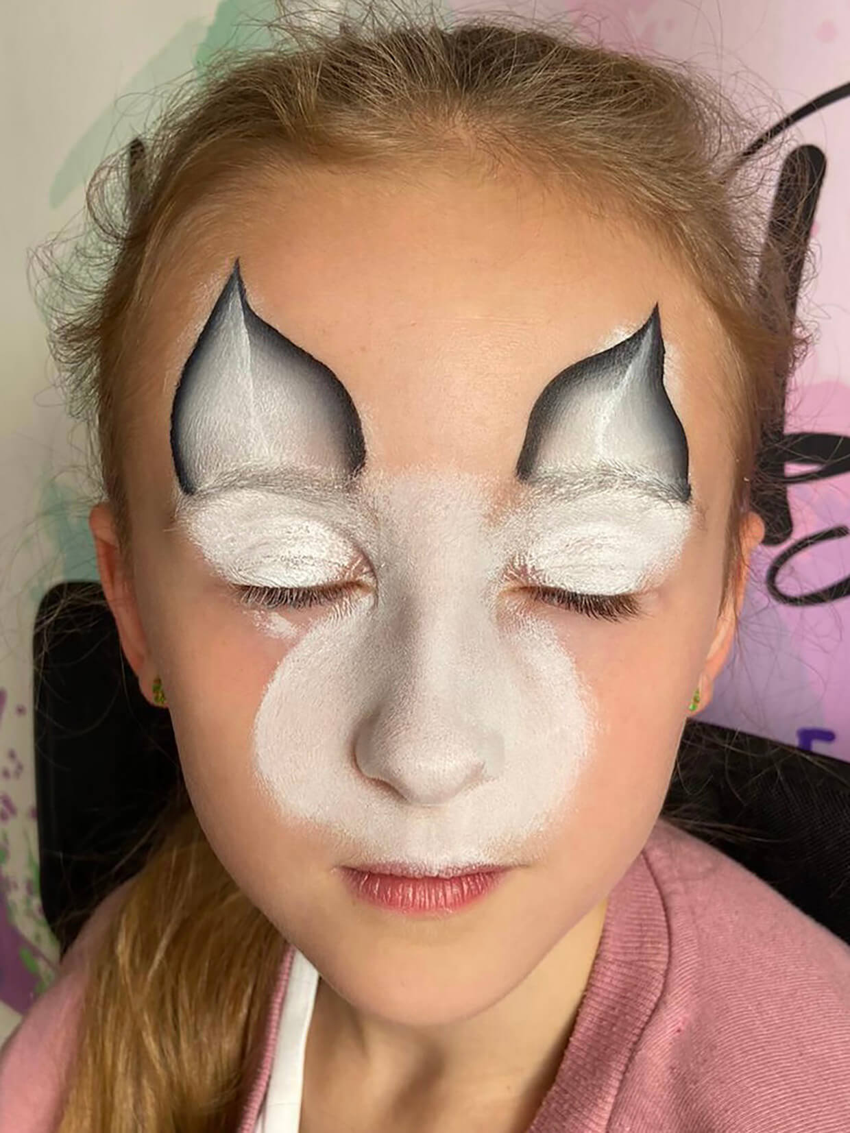 How to do a cat face paint for Halloween - Gathered