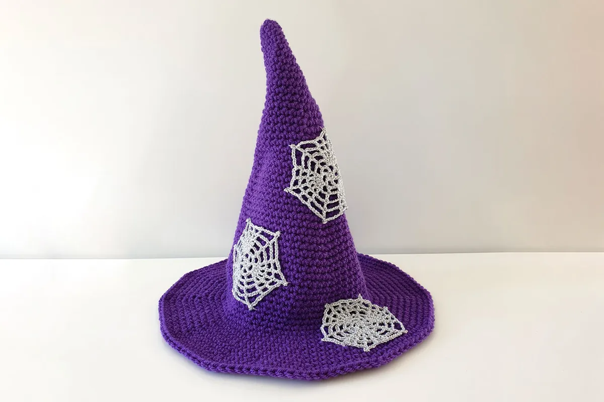 free-crochet-witch-hat-pattern-pointed-with-spider-webs
