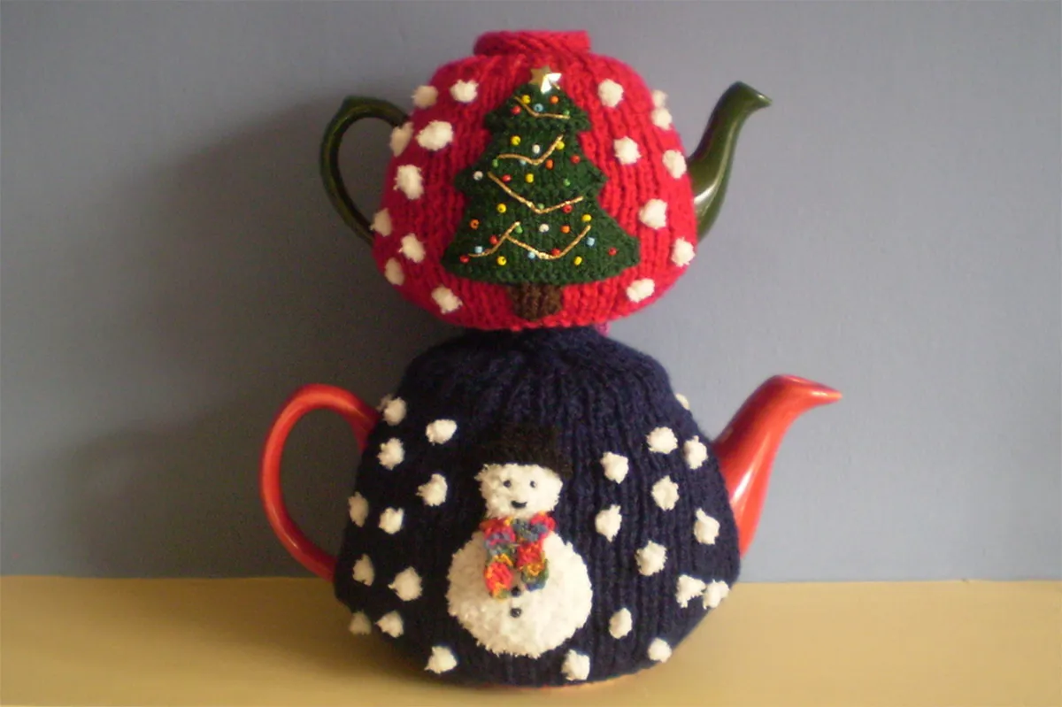 Christmas knitting patterns Frankie Brown tea cosy