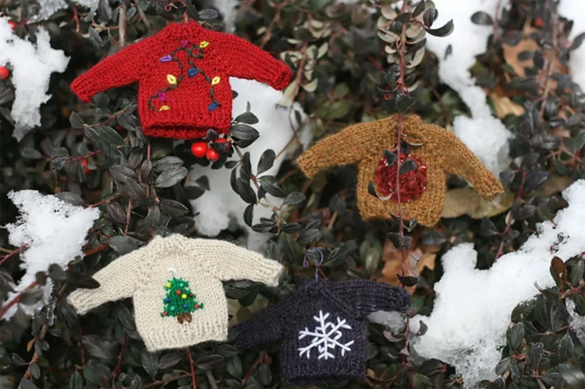 Christmas knitting patterns Miriam L Felton