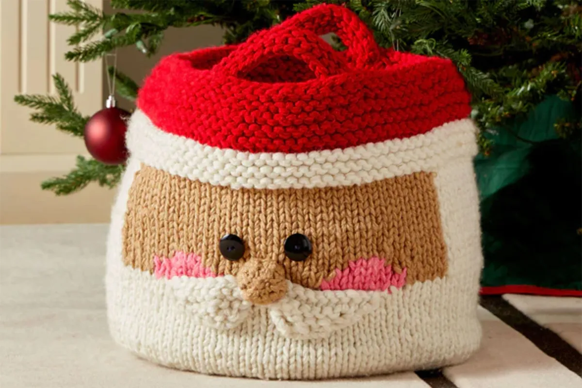 Christmas knitting patterns Yarnspirations Santa basket