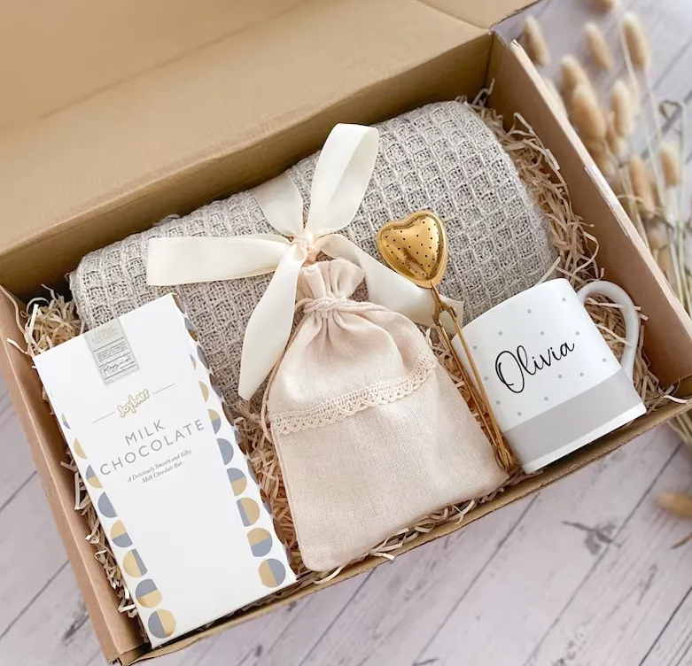 DIY gifts for girlfriends – a cosy Christmas eve box