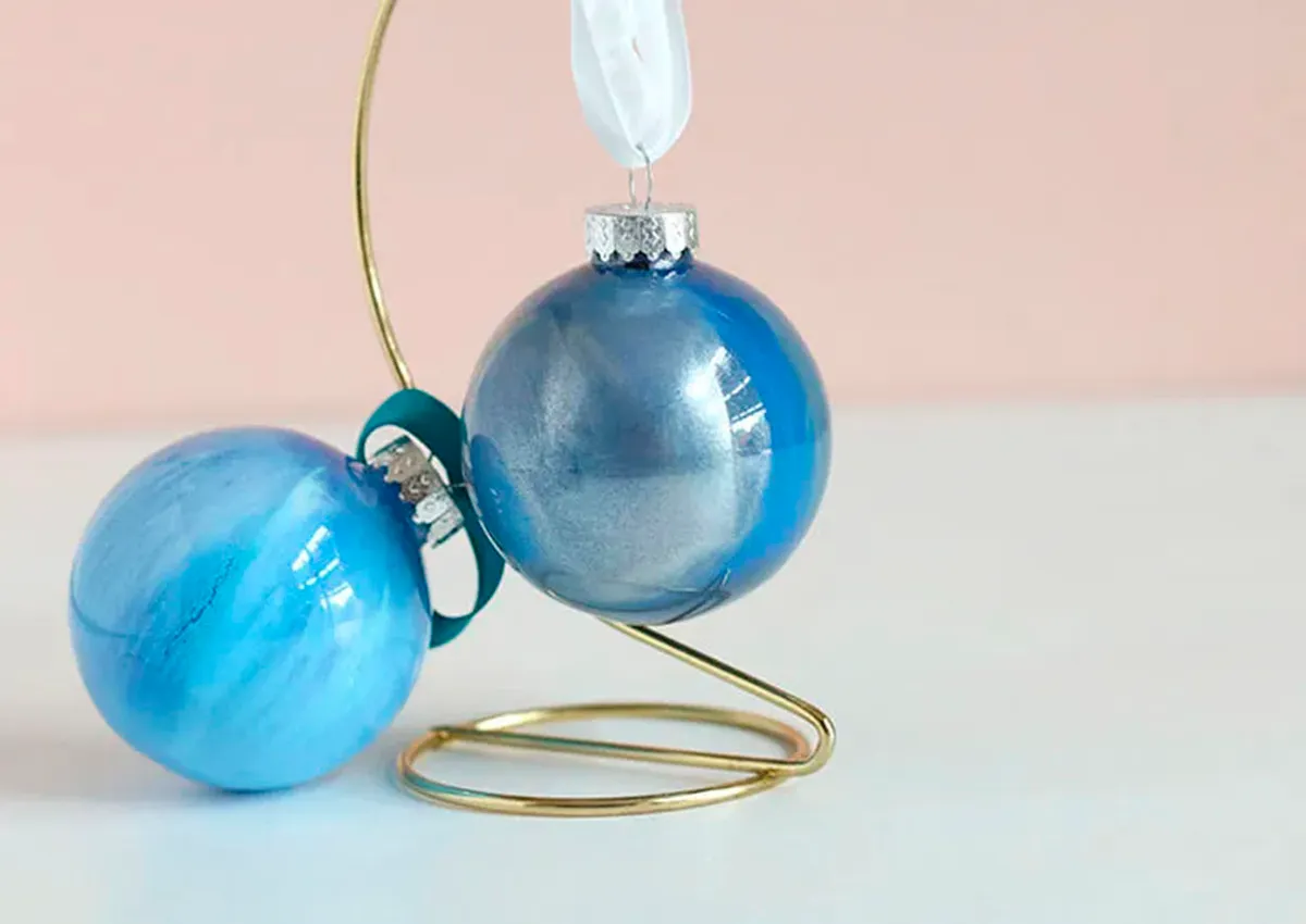 DIY marbled Christmas decorations