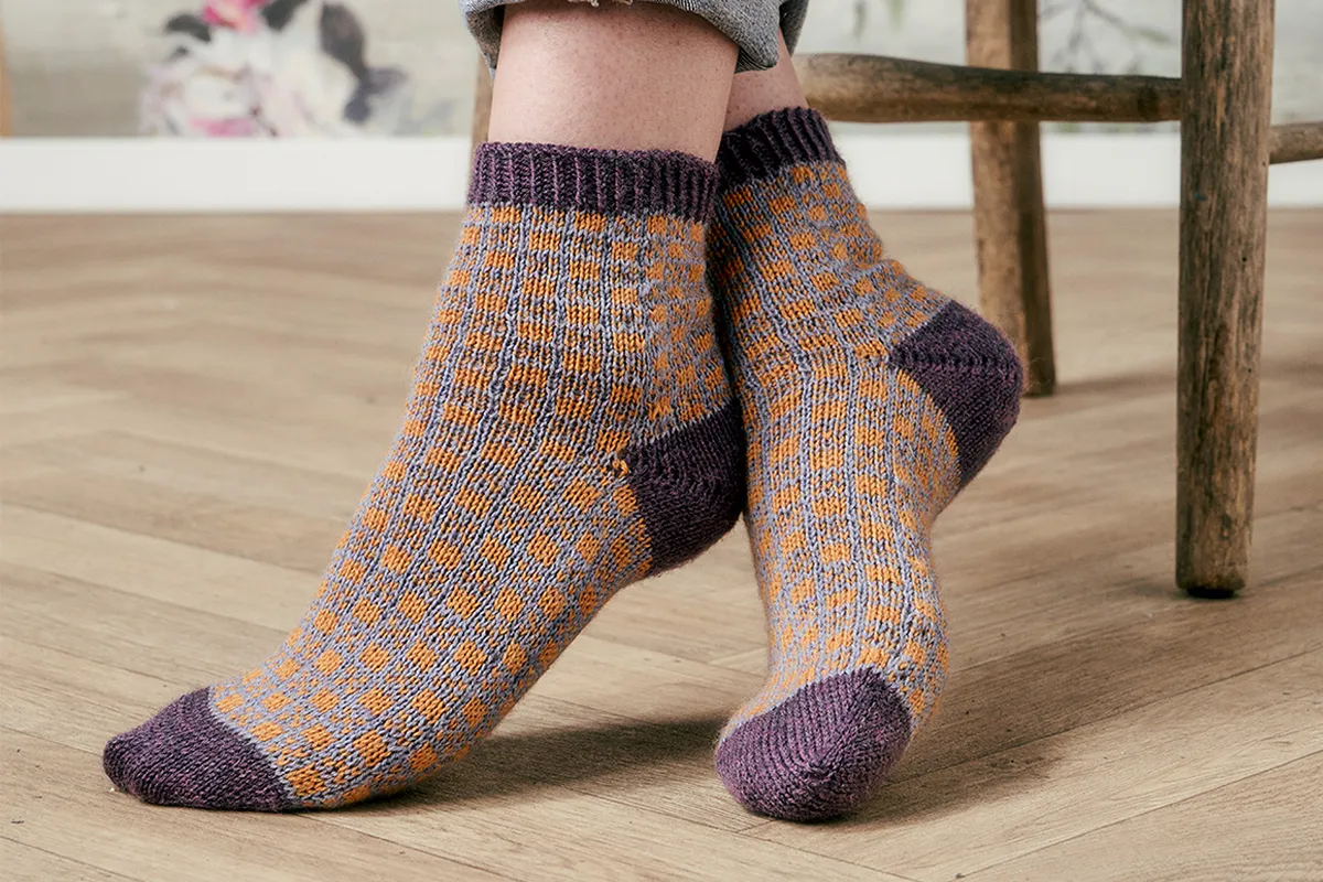 The Knitter 197 - Kelly Menzies socks
