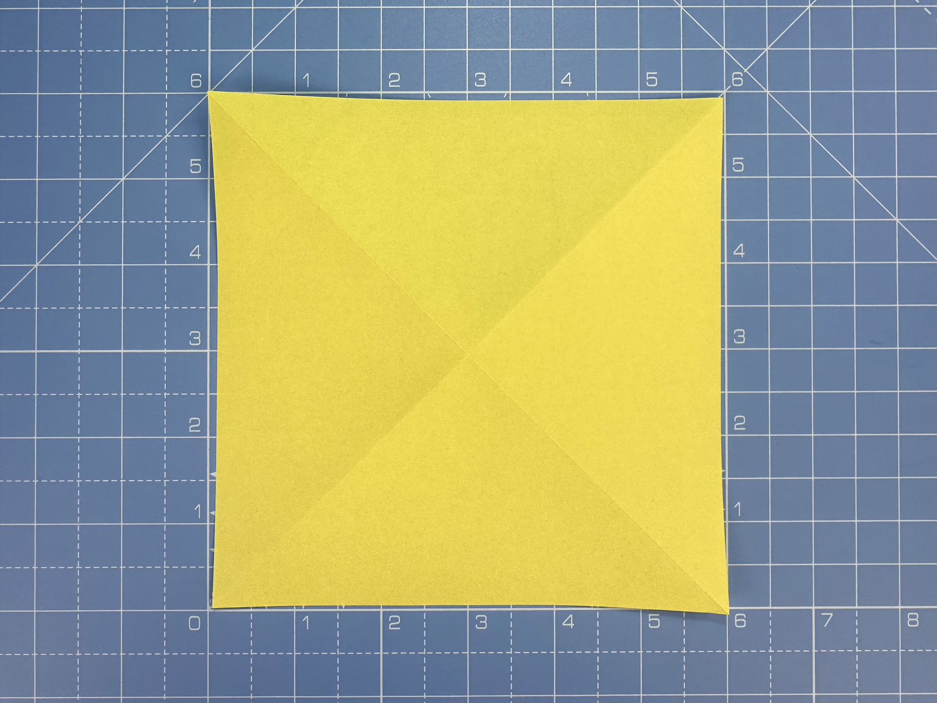 How to make an origami lily, step 1