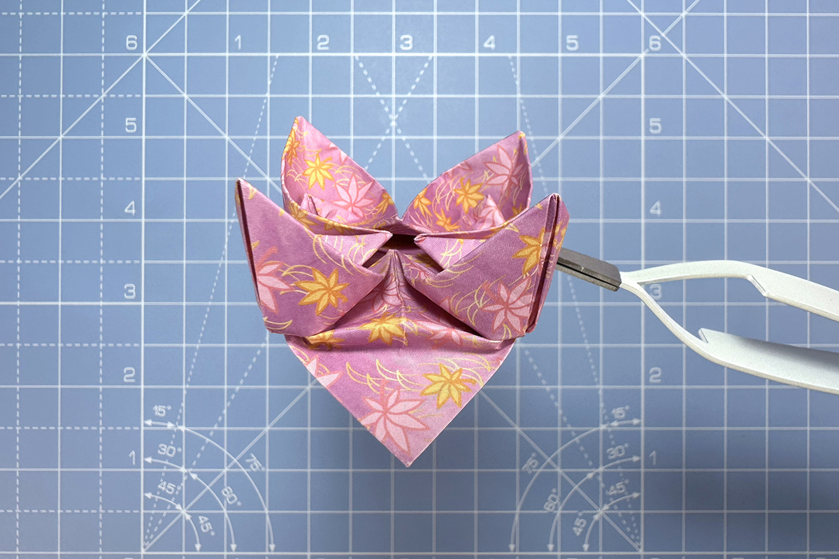 How to make an origami lotus, step 10a