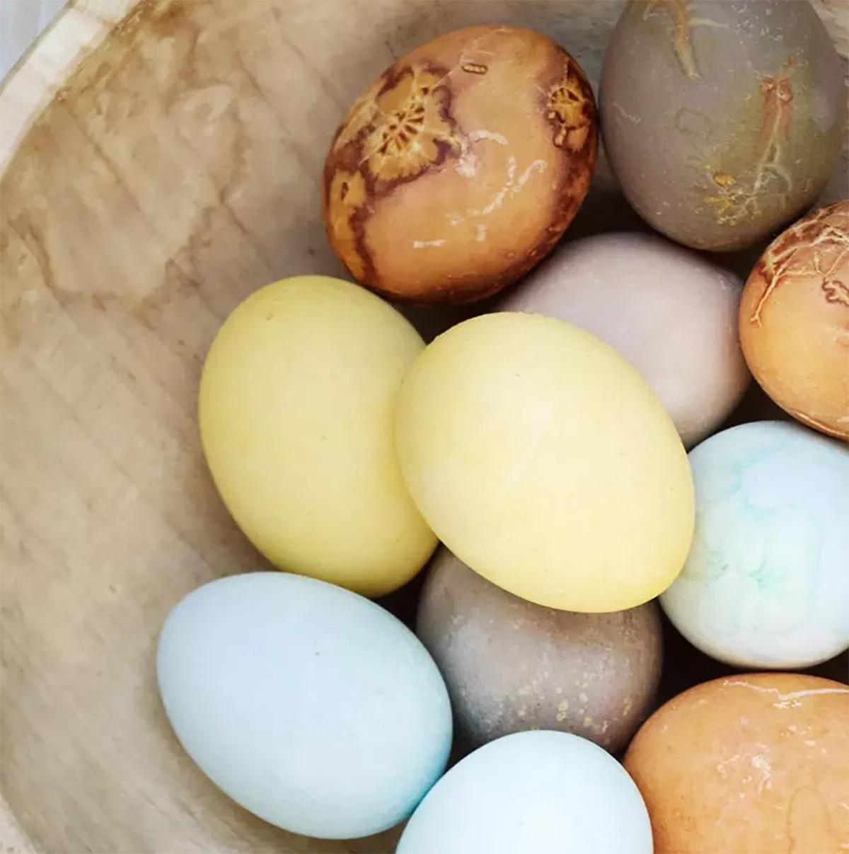 how to dye eggs - yellow
