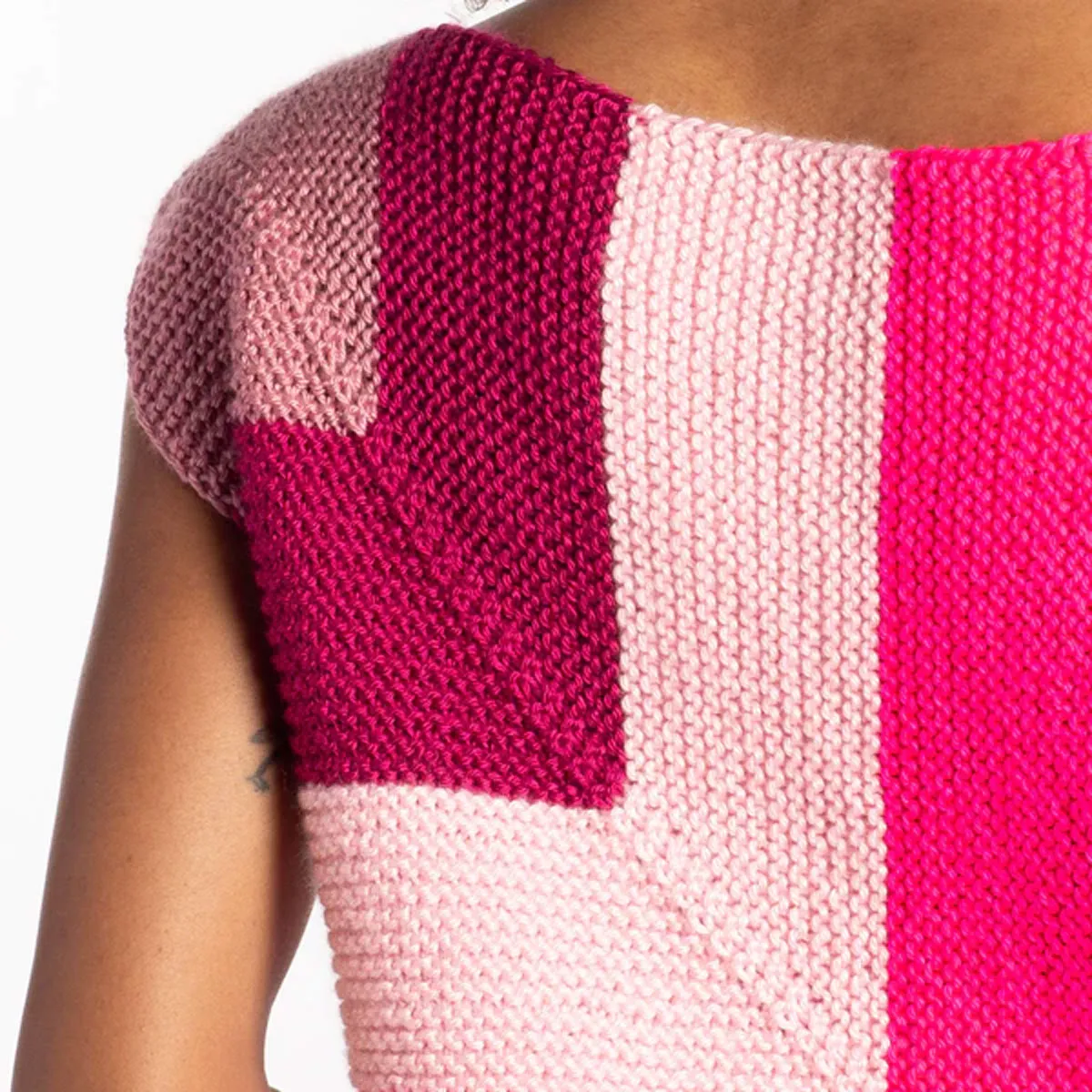 Free-knitted-tank-top-pattern---mitred-detail