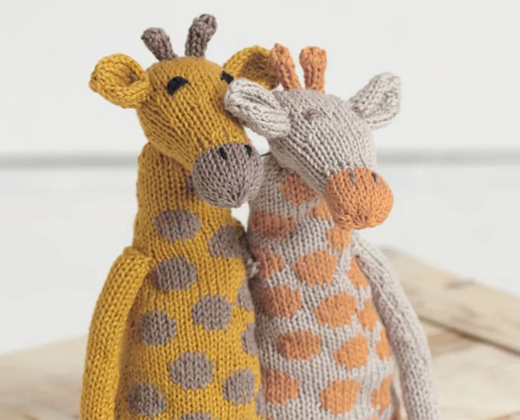 Free toy knitting patterns Sirdar giraffe