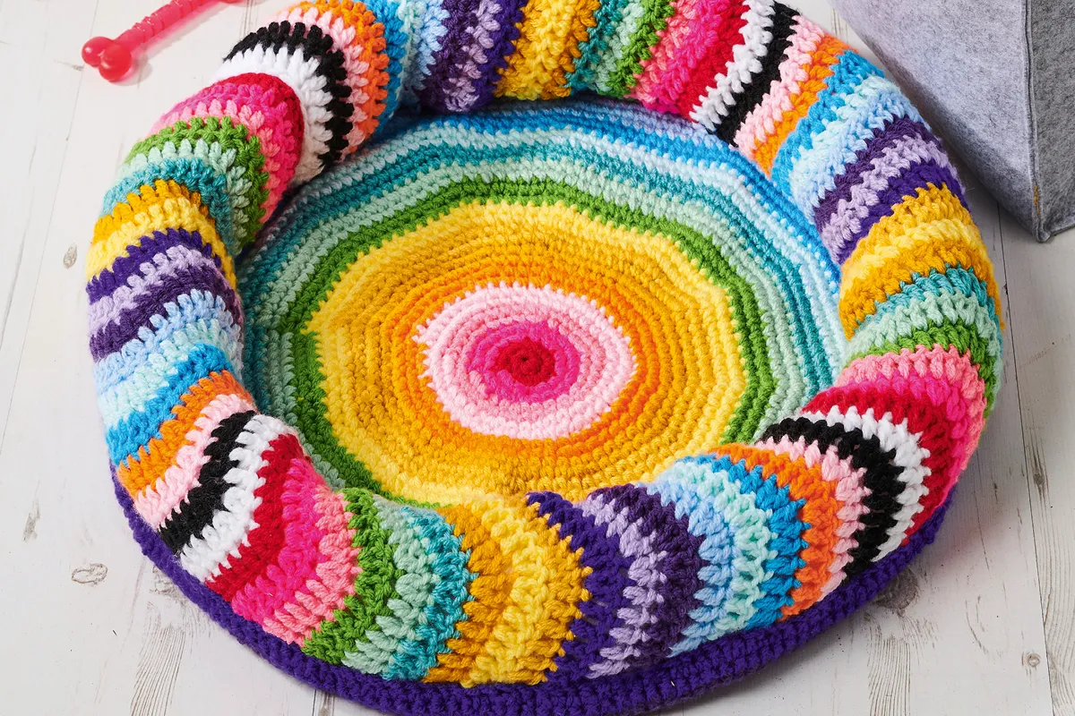 Crochet rainbow pet bed