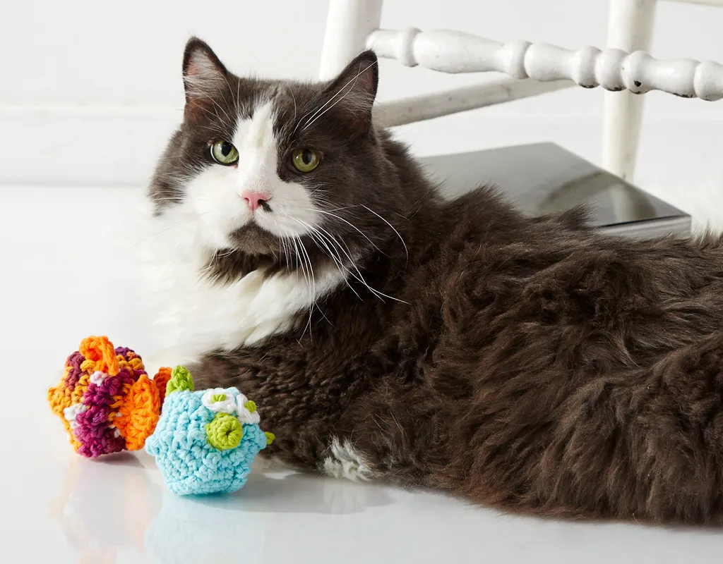 Crochet pufferfish cat toy