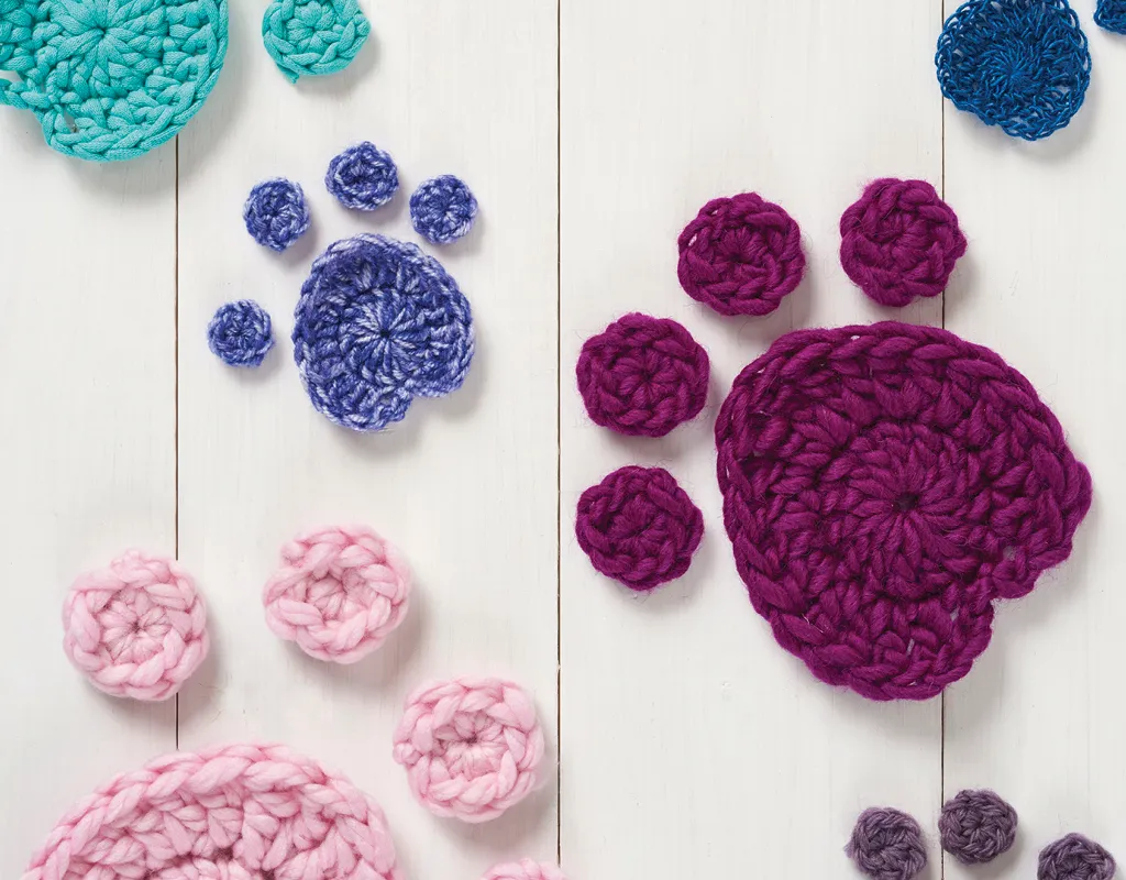 Crochet paw print motifs
