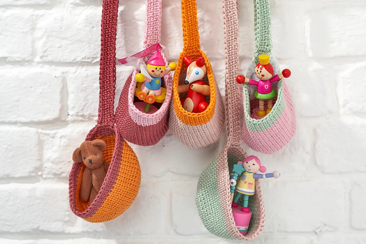 Crochet hanging baskets