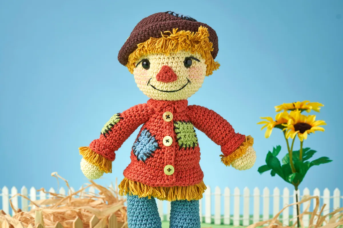 Amigurumi scarecrow crochet