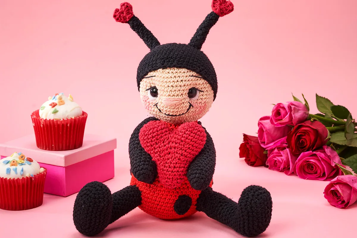 amigurumi love bug Valentine's Day crochet