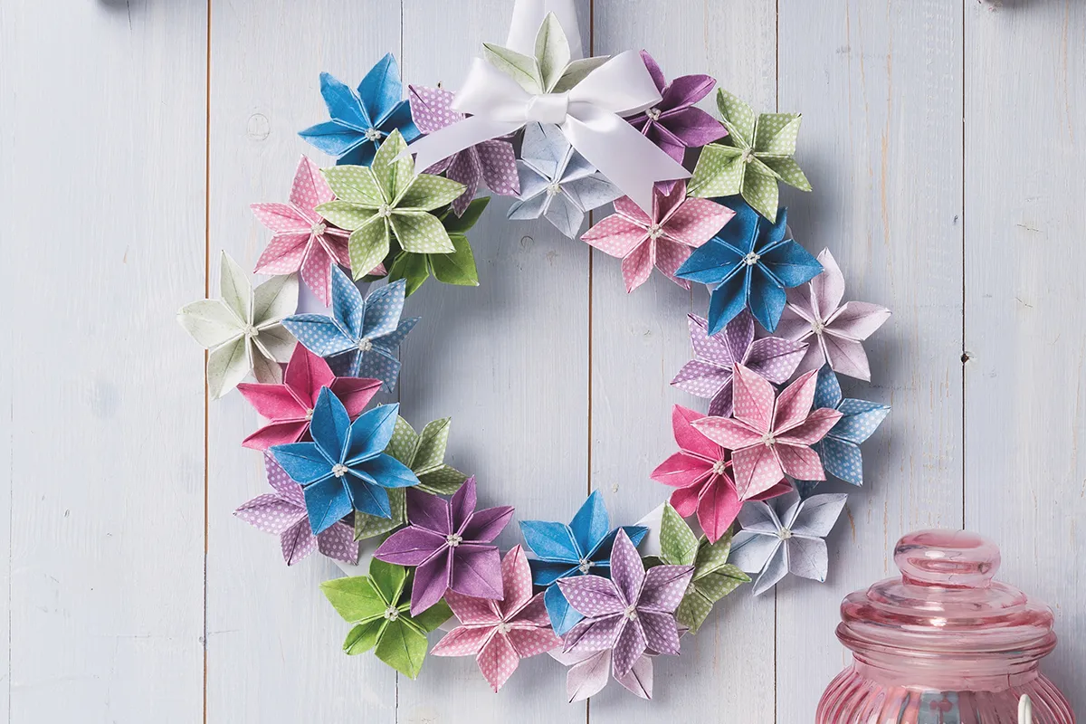 How-to-make-an-origami-wreath