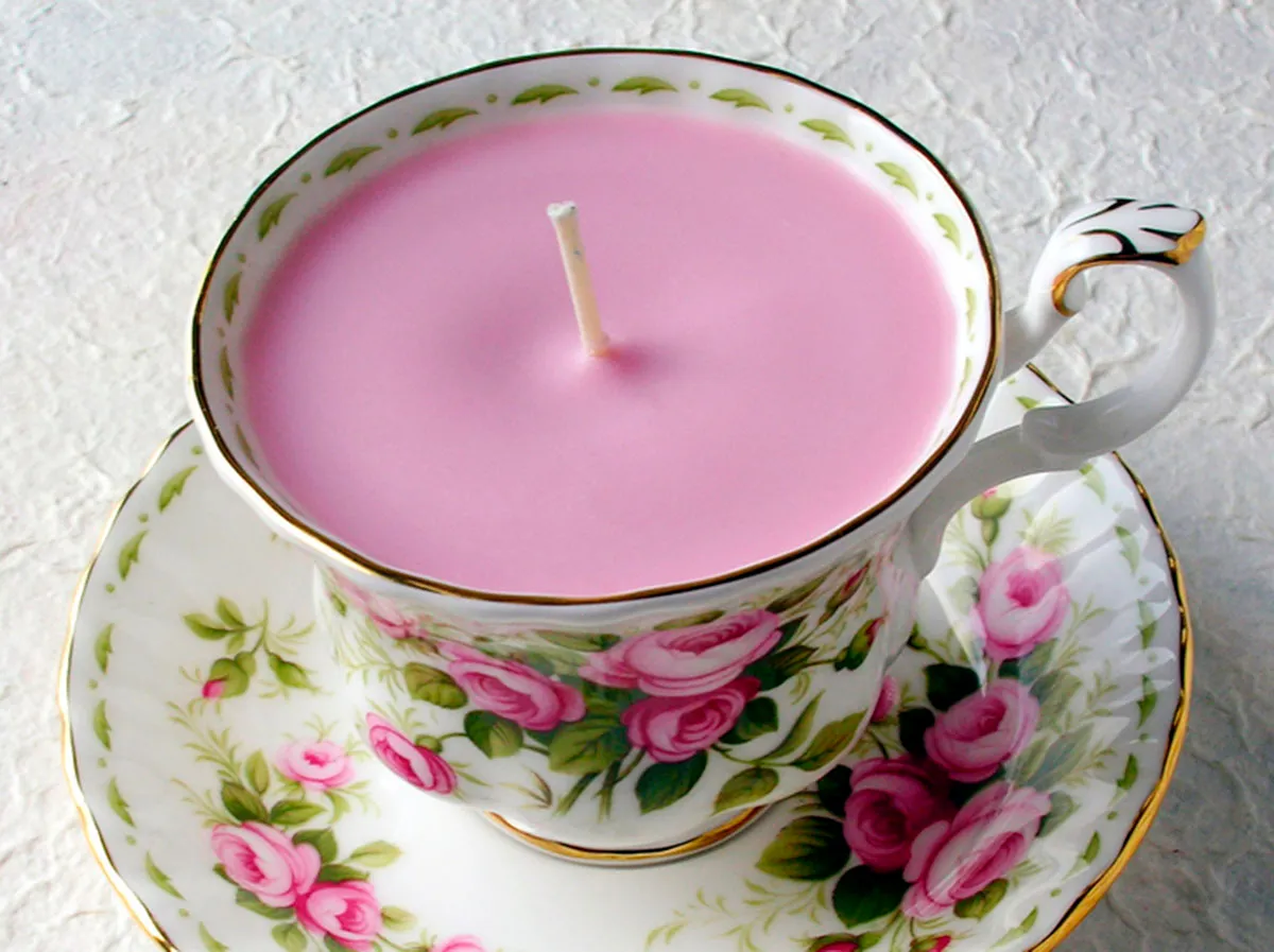 Tea cup candle