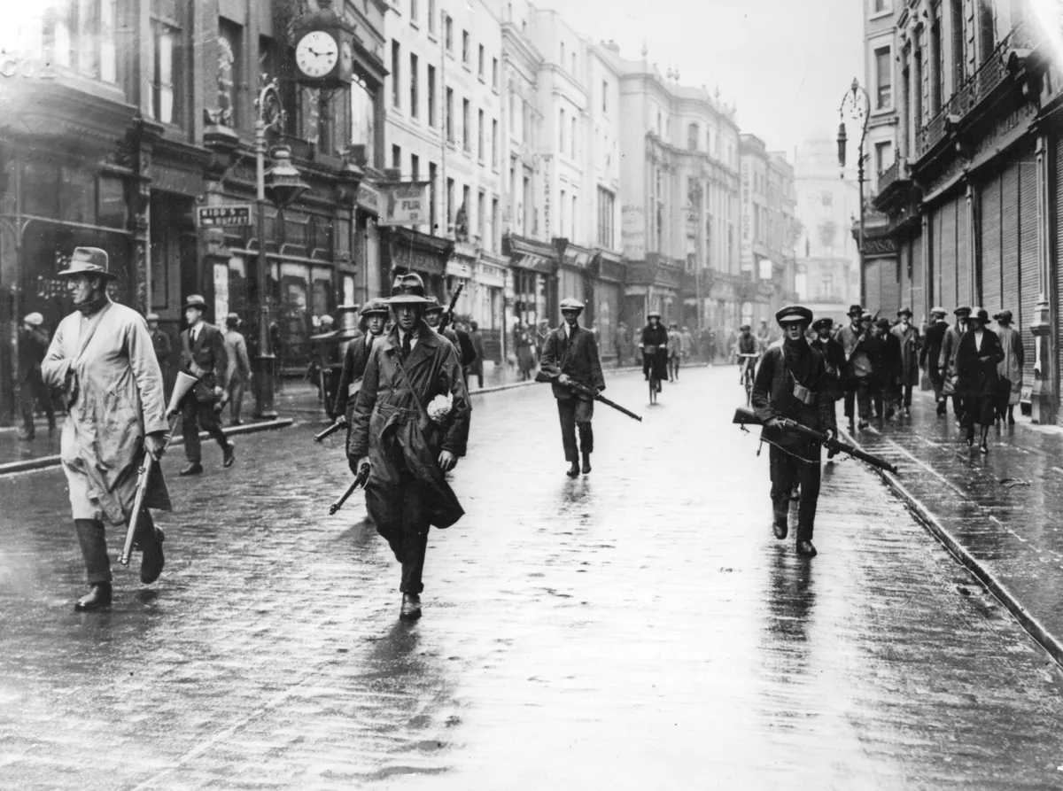 Members of the Irish Republican Army in Dublin during the Irish Civil War, 1922 Irish volunteers