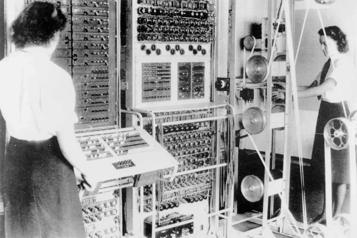 WW2 Wrens operating the Colossus computer at Bletchley Park, 1942