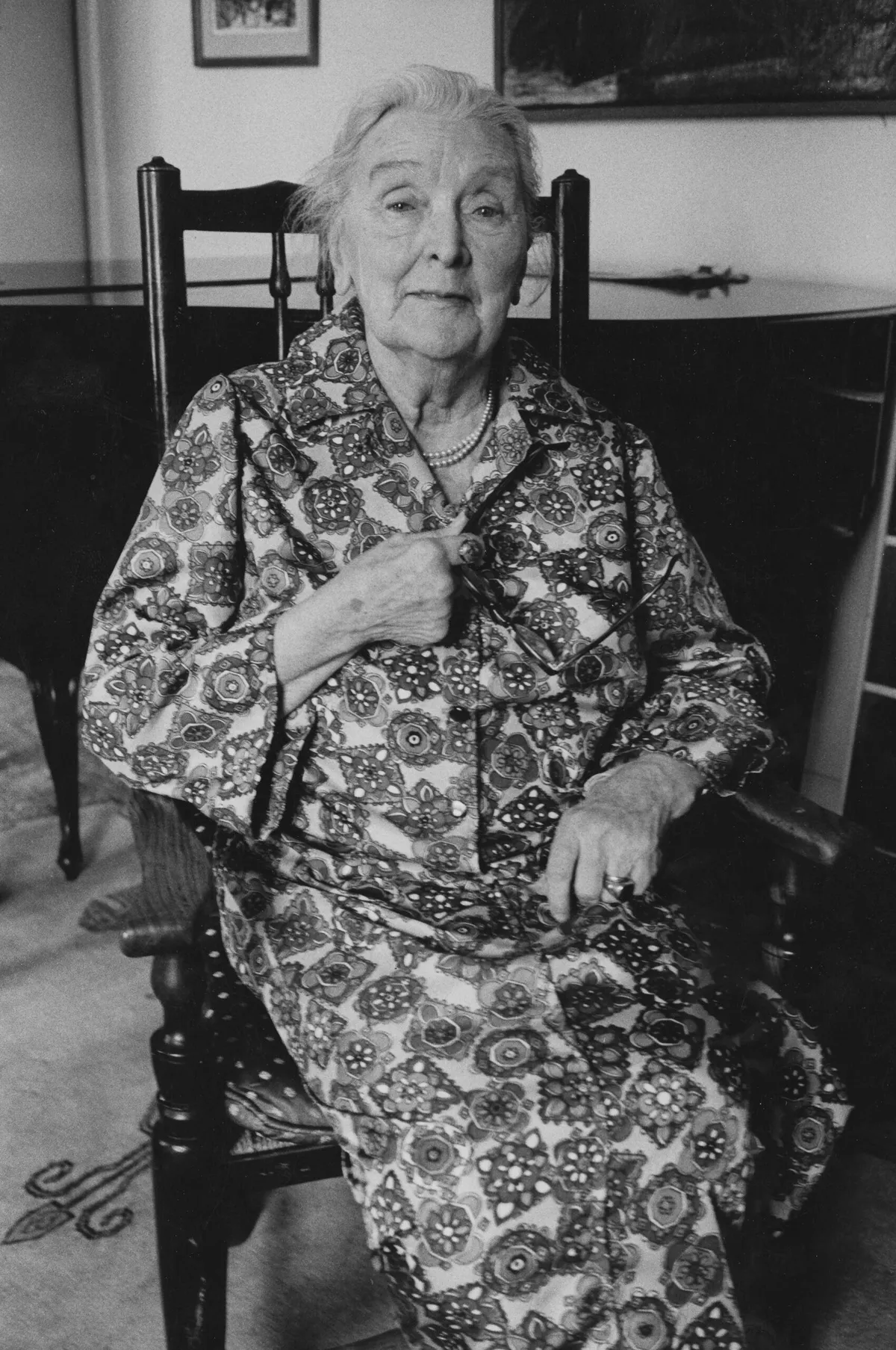 Black and white photograph of Sybil Thorndike, an old woman with white hair wearing a patterned shirt