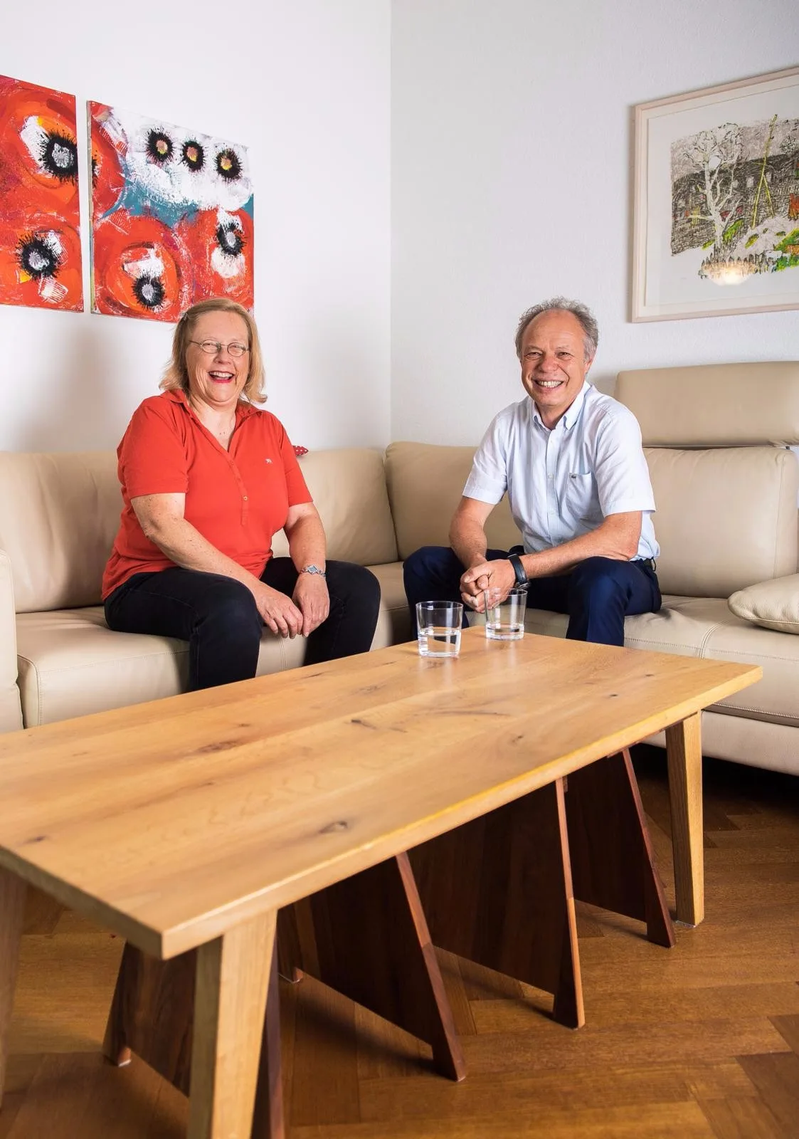 duebendorf_11062018_abtretendegemeinderaete_sbo_7_preview Andrea Kennel und Hans-Felix Trachsler haben eine gemeinsame Leidenschaft: Geschäfte und Rechungen prüfen. (Foto: Seraina Boner), Andrea Kennel mag den rechten Flügel der SP. (Foto: Seraina Boner), Und Hans-Felix Trachsler mochte nicht immer über Parkplätze und Einbürgerungen reden. (Foto: Seraina Boner), Respekt und etwas zum Anstossen, dann klappt es auch zwischen Links und Rechts. (Foto: Seraina Boner)