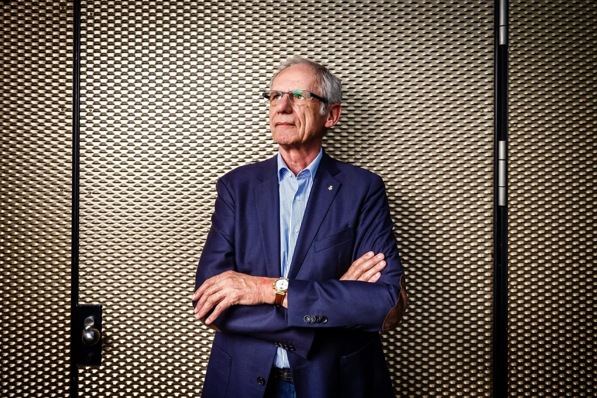 duebendorf_15062018_spillmann_naz-7_preview Kurt Spillmann vor der Fassade des Erweiterungsbaus. (Foto: Nicolas Zonvi), Kurt Spillmann, im Hintergrund der Erweiterungsbau. (Foto: Nicolas Zonvi), November 2016: Nach massiver Kritik am Sozialamt gibt der Stadtrat die Schaffung einer Ombudsstelle bekannt. Im Bild (von links): Kurt Spillmann, der damalige Stadtpräsident Lothar Ziörjen (BDP) und Stadtschreiber Martin Kunz. (Foto: Christian Merz), Kurt Spillmann an der diesjährigen Feier für die 80-jährigen Dübendorfer. (Foto: Nicolas Zonvi), Ein kleines Stück Dübendorf unter der spanischen Sonne. (Screenshot: Google Maps), April 2016: Grundsteinlegung für den Erweiterungsbau des Alters- und Spitexzentrums (von links): Dübendorfs Sozialvorstand Kurt Spillmann, Gemeinderats-Vizepräsident
Hanspeter Schmid, Stadtpräsident Lothar Ziörjen und Zentrumsdirektor Daniel Guggisberg verewigen sich im Beton. (Foto: Martin Liebrich), Und gleich nochmals die Feier zum Baubeginn. (Foto: Martin Liebrich), Kurt Spillmann und Patrizia Burkhard (Leiterin des Sozialamts) in der provisorischen Asylunterkunft in der Zivilschutzanlage bei der Sportanlage Im Chreis, Februar 2016. (Foto: Daniela Schenker)