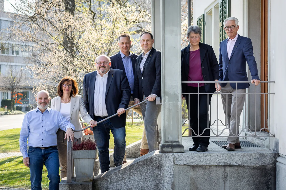 https-zueriost-ch-sites-default-files-media-2022-03-27-hinwil_27032022_wahlenwetzikon_crm_2-jpg v.l. Henry Vettiger, Sandra Elliscasis, Pascal Bassu, Stefan Lenz, Remo Vogel-Hess, Christine Walter-Walder, Jürg Schuler