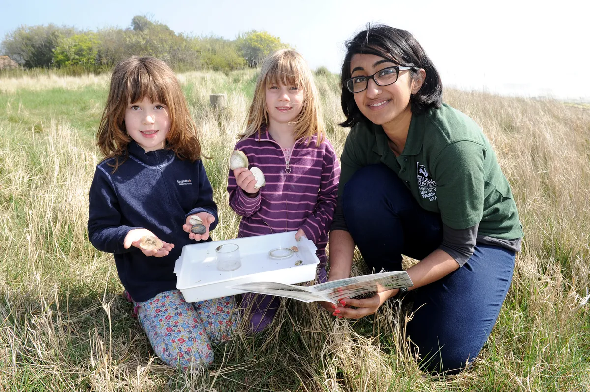 Lianne de Mello teaching young children about nature © Hampshire & Isle of Wight Wildlife Trust