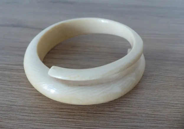 An ivory bracelet, carbon dated to post-1947. © Avaaz