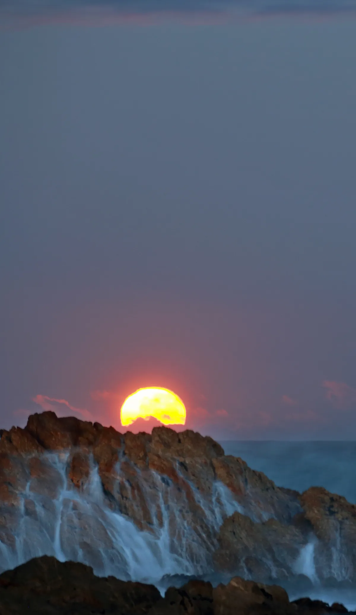 The moon sets over the remote western coastline of Tasmania. © Arwen Dyer