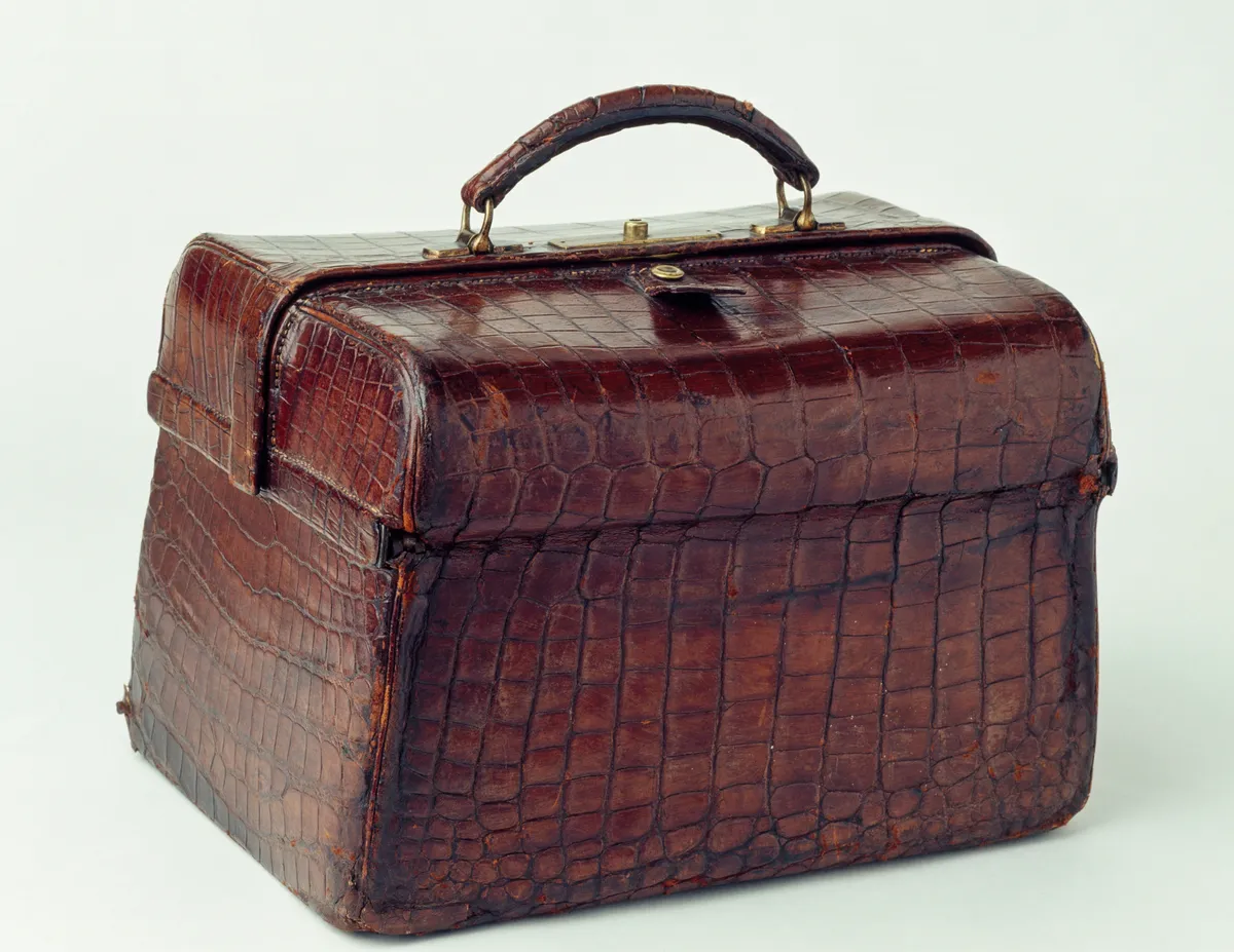 Crocodile leather bag. DE AGOSTINI PICTURE LIBRARY/Getty