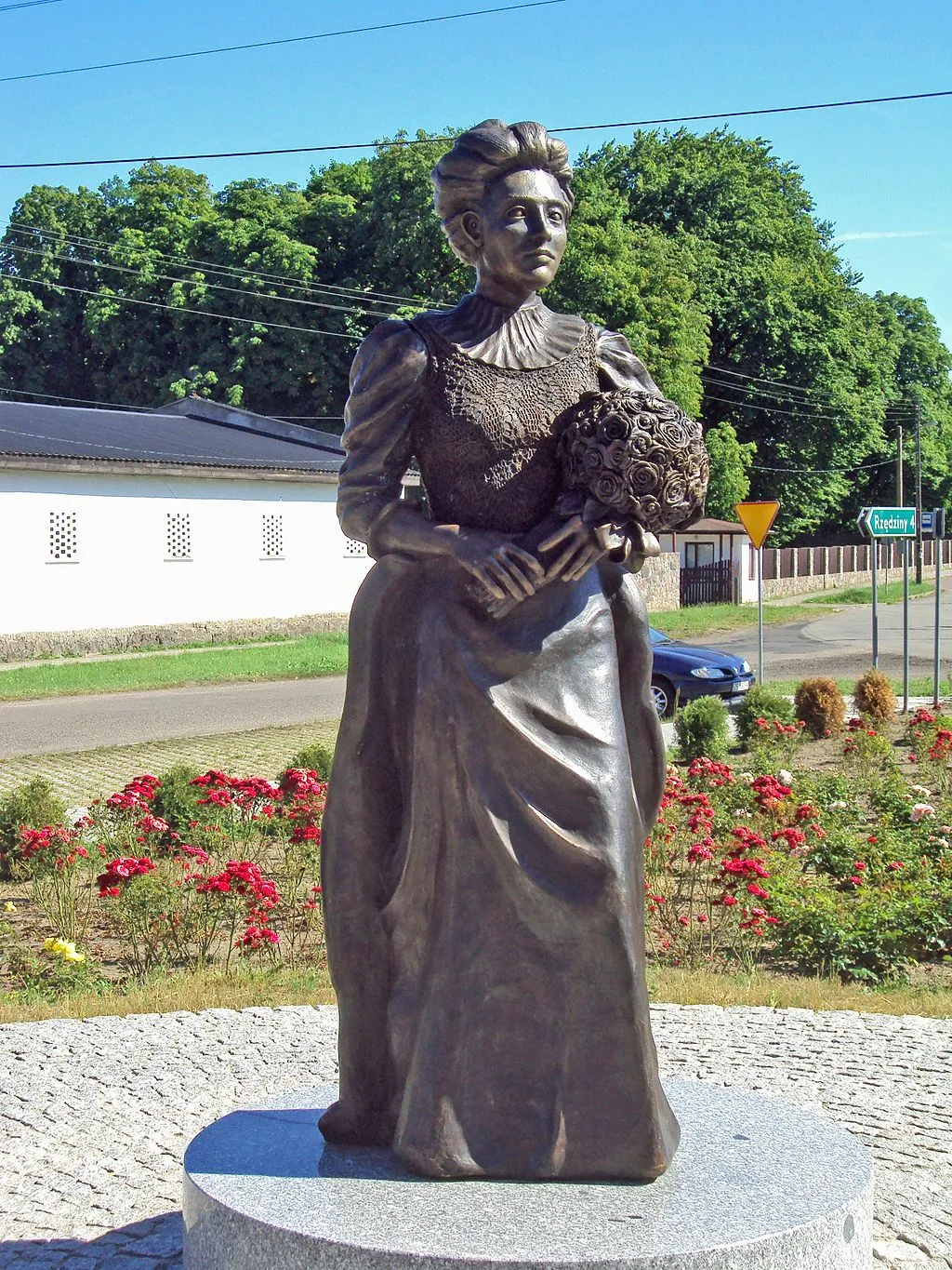 Monument of Elizabeth von Arnim in Buk, Poland. © via Wikimedia, Hoa binh / CC BY-SA