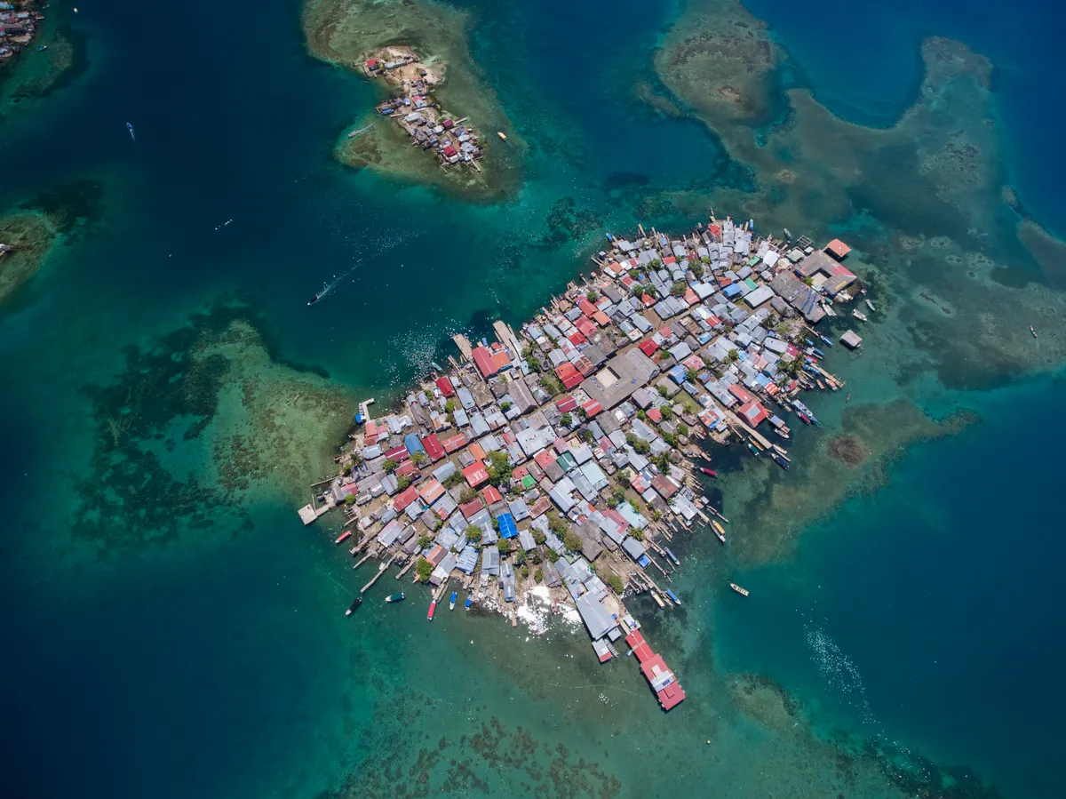 Marine Conservation category winner: Aerial view of a crowded island in Guna Yala, Panama. © Karim Iliya (USA)/Underwater Photographer of the Year 2021